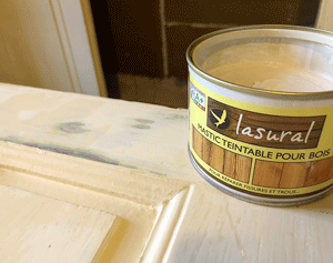 Mastic à Bois Appliqué Pour Combler Les Espaces Dans Les Lames De