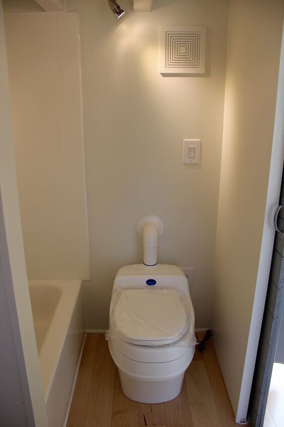toilette sèche villa 9000 Separett dans tiny house toilette sèche villa 9000 Separett dans tiny house