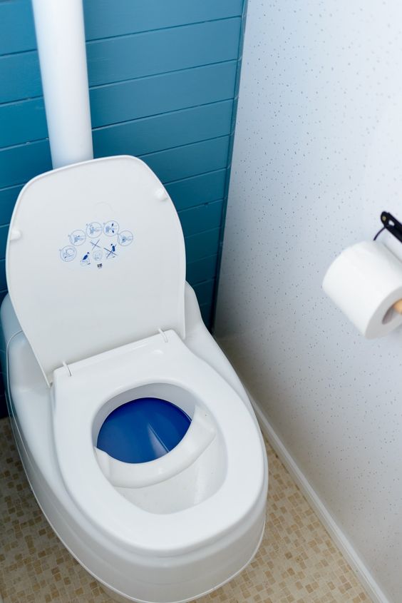 Cette page est consacrée à l'installation des toilettes sèches Separett et plus particulièrement au toilette sèche Villa